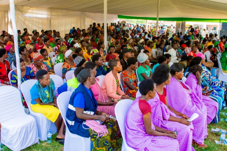 Gicumbi: “Telefoni Yanjye, Amafaranga Yanjye” gahunda nsha y’ikoranabuhanga mu kwishyura abagenerwabikorwa ba VUP