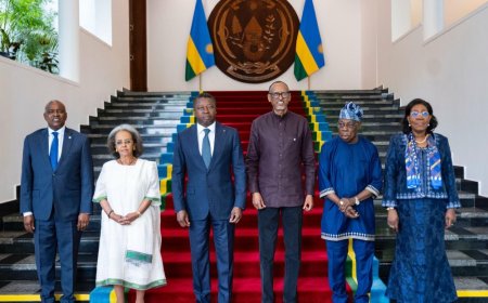 Perezida Kagame yaganiriye n’abahuza ba AU ku kibazo cya RDC