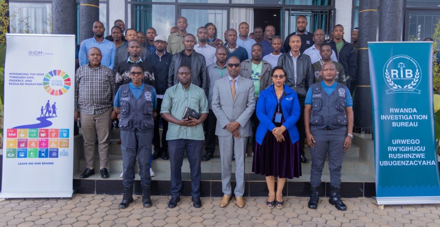 Gicumbi: Abakora ubwikorezi bwambukiranya imipaka basobanuriwe uruhare rwabo mu kurwanya icuruzwa ry’abantu