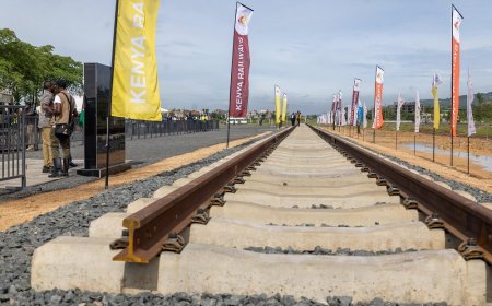 Uganda na Kenya batangije umushinga wa gari ya moshi uzagera mu Rwanda no mu karere