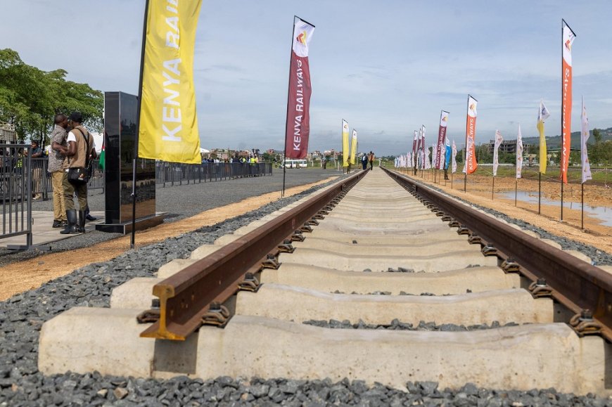 Uganda na Kenya batangije umushinga wa gari ya moshi uzagera mu Rwanda no mu karere